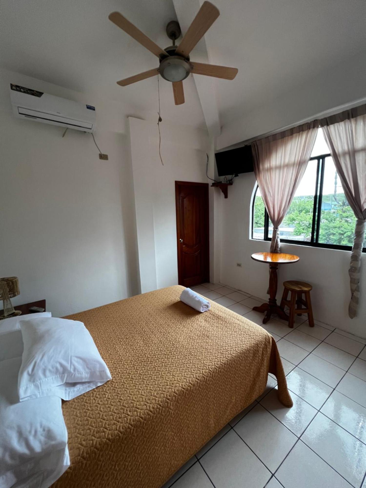 Casa De Nelly Hotel Puerto Baquerizo Moreno Ngoại thất bức ảnh