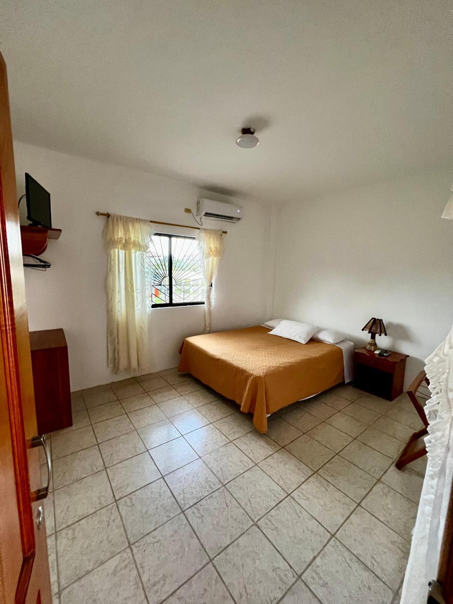 Casa De Nelly Hotel Puerto Baquerizo Moreno Ngoại thất bức ảnh